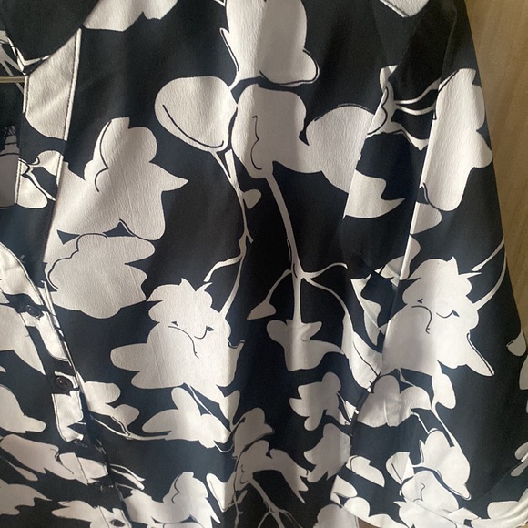 Black and white printed crape top - Picture 4 of 7